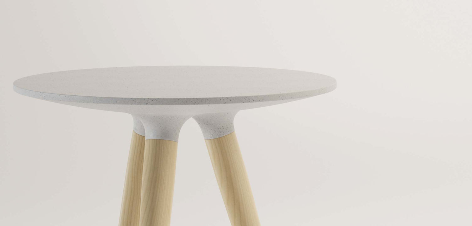 dizajnový betónový stolík moon v šedej farbe 